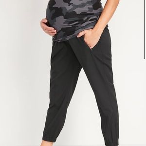 NWT Women’s Old Navy Maternity Rollover-Waist StretchTech Joggers